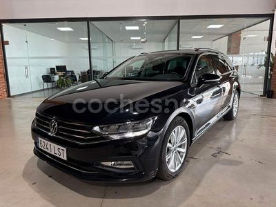 Usado VW Passat Executive 150 CV (110 kW) 2021 Negro Familiar