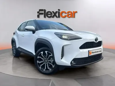 Usado Toyota Yaris Active 116 CV (85 kW) 2022 Blanco Utilitario