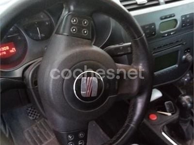 Rojo Usado 2006 Seat Leon Reference Berlina | 2200 € (Buen precio)