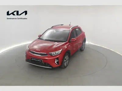 Usado Kia Stonic 100 CV (73 kW) 2024 Rojo SUV