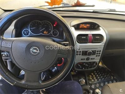 Gris / plata Usado 2009 Opel Combo Essentia Monovolumen | 4900 €