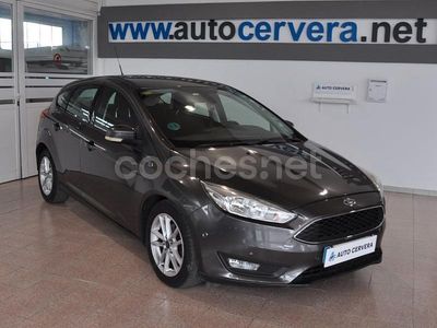 Usado Ford Focus Titanium 125 CV (91 kW) 2015 Gris / plata Berlina