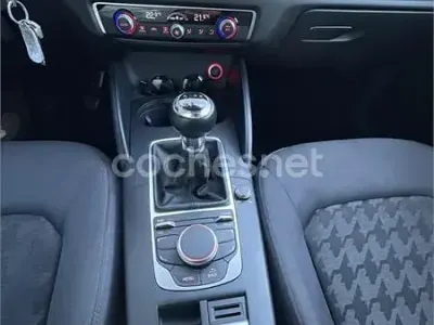Usado Audi A3 Attraction 105 CV (77 kW) 2013 Rojo Berlina