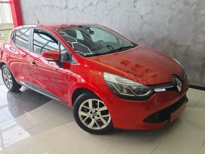 Usado Renault Clio IV Business 90 CV (66 kW) 2015 Granate Berlina