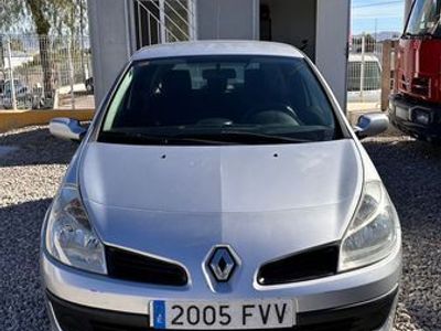 Usado Renault Clio II Authentique 65 CV (47 kW) 2007 Gris claro Berlina