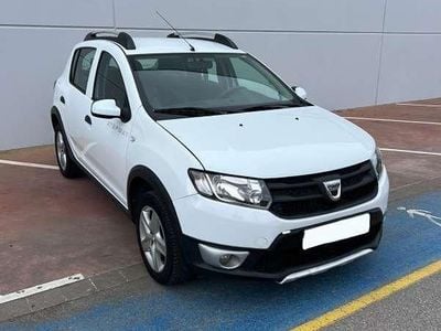 Usado Dacia Sandero Stepway 90 CV (66 kW) 2015 Blanco Utilitario