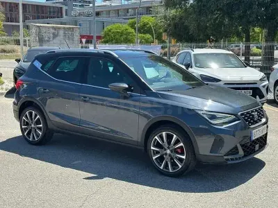 Usado Seat Arona FR 115 CV (84 kW) 2025 Gris / plata SUV