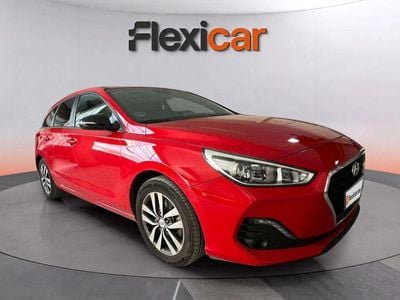Usado Hyundai i30 GO! 121 CV (88 kW) 2019 Rojo Familiar