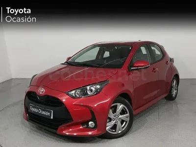 Usado Toyota Yaris Hybrid Active 116 CV (85 kW) 2025 Rojo Berlina