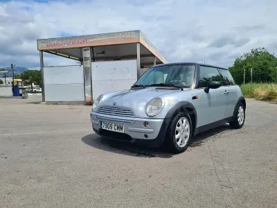Usado Mini ONE 90 CV (66 kW) 2004 Gris / plata Utilitario