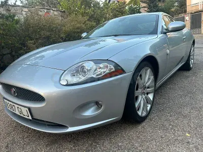 Usado Jaguar XK 298 CV (219 kW) 2009 Gris / plata Coupe