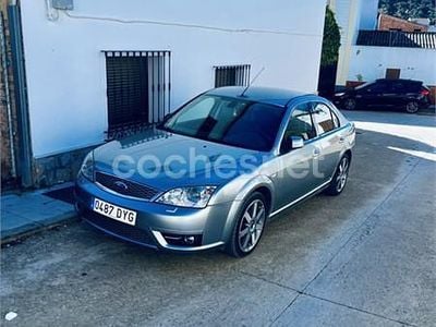 Gris / plata Usado 2006 Ford Mondeo Titanium X Berlina | 9900 €