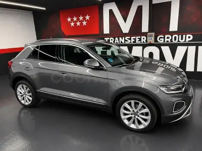 Usado VW T-Roc Life 150 CV (110 kW) 2023 Gris / plata SUV