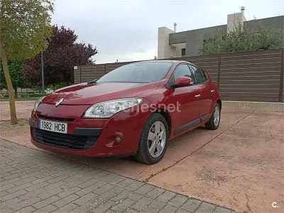 Occasion Renault Mégane Dynamique 105 PK (77 kW) 2011 Rood Sedan