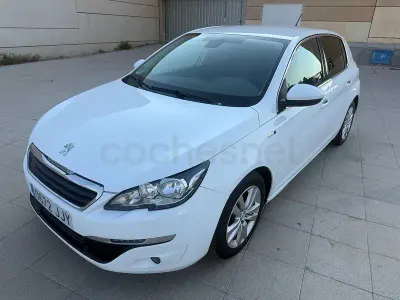 Usado Peugeot 308 Style 100 CV (73 kW) 2015 Blanco Berlina