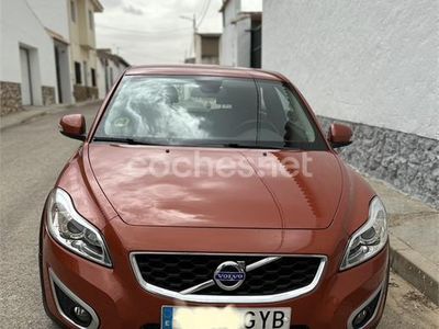 Usado Volvo C30 Momentum 136 CV (100 kW) 2010 Naranja Utilitario
