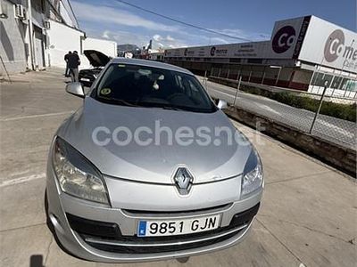 Usado Renault Mégane II Dynamique 105 CV (77 kW) 2008 Gris / plata Berlina