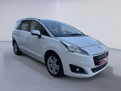 Usado Peugeot 5008 Style 120 CV (88 kW) 2016 Blanco Monovolumen