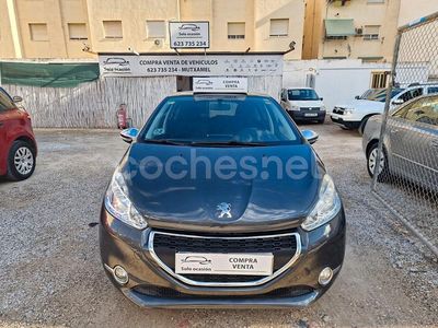 Usado Peugeot 208 Active 68 CV (50 kW) 2014 Gris / plata Utilitario
