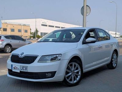 Usado Skoda Octavia Elegance 140 CV (102 kW) 2015 Blanco Utilitario