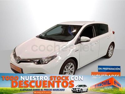 Usado Toyota Auris Hybrid Active 136 CV (100 kW) 2016 Blanco Berlina