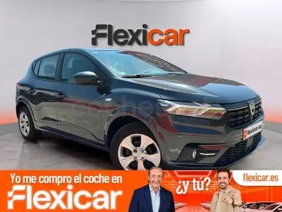 Usado Dacia Sandero Essentiel 101 CV (74 kW) 2021 Gris / plata Berlina