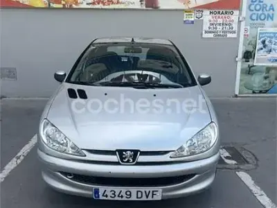 Usado Peugeot 206 75 CV (55 kW) 2006 Gris / plata Berlina