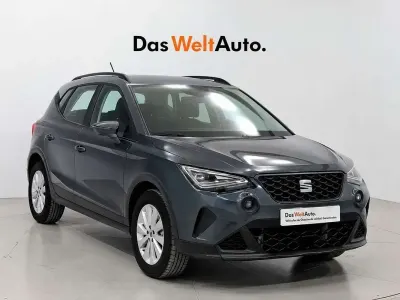 Usado Seat Arona Style 111 CV (81 kW) 2021 Gris SUV