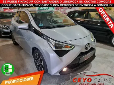 Usado Toyota Aygo X-play 72 CV (52 kW) 2020 Gris / plata Utilitario