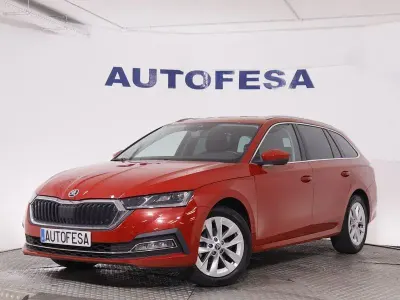 Usado Skoda Octavia Style 150 CV (110 kW) 2021 Rojo Familiar