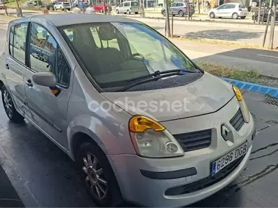 Usado Renault Modus Dynamique 85 CV (62 kW) 2005 Gris / plata Monovolumen