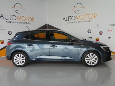 Begagnad Renault Mégane Zen 116 HK (85 kW) 2021 Grå Halvkombi