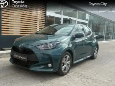 Usado Toyota Yaris Hybrid Active 116 CV (85 kW) 2025 Verde Berlina