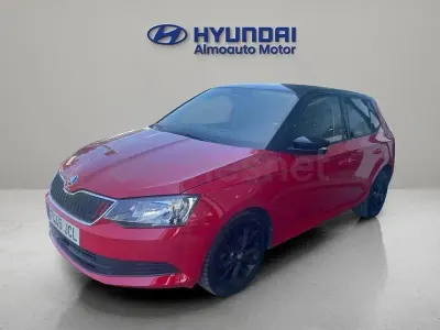 Usado Skoda Fabia Ambition 60 CV (44 kW) 2015 Rojo Berlina