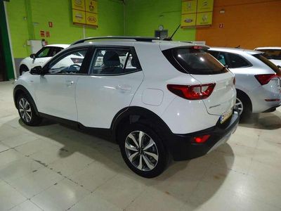 Usado Kia Stonic 84 CV (61 kW) 2022 Blanco SUV
