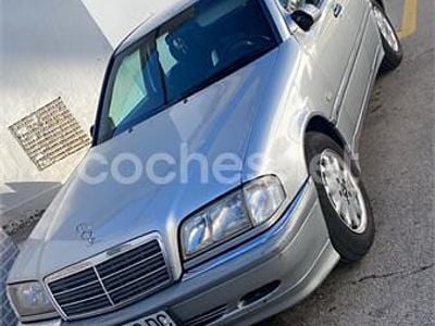 Gris / plata Usado 1999 Mercedes C240 Elegance Berlina | 2500 €