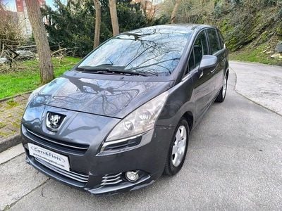 Usado Peugeot 5008 Active 115 CV (84 kW) 2013 Verde Monovolumen