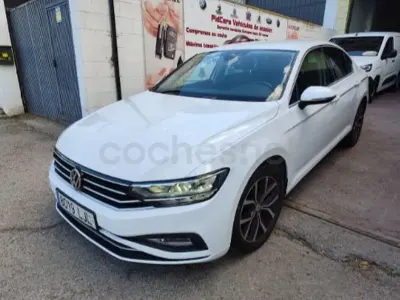 Usado VW Passat Executive 150 CV (110 kW) 2020 Blanco Berlina