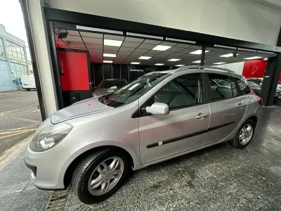 Usado Renault Clio II Dynamique 100 CV (73 kW) 2008 Gris