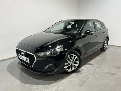 Usado Hyundai i30 120 CV (88 kW) 2019 Negro Utilitario