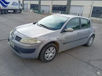 Usado Renault Mégane Privilege 100 CV (73 kW) 2005 Gris / plata Berlina