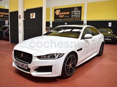 Usado Jaguar XE R-Sport 180 CV (132 kW) 2018 Blanco Berlina