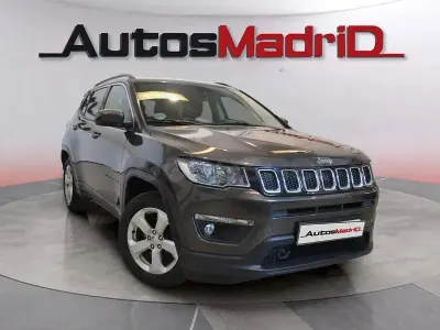 Usado Jeep Compass Longitude 120 CV (88 kW) 2020 Gris / plata SUV