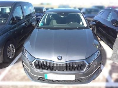 Usado Skoda Octavia Selection 150 CV (110 kW) 2025 Gris/plata