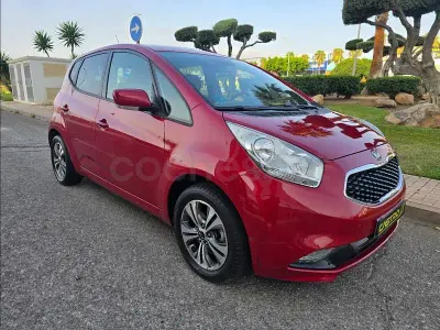 Usado Kia Venga 128 CV (94 kW) 2018 Rojo Utilitario