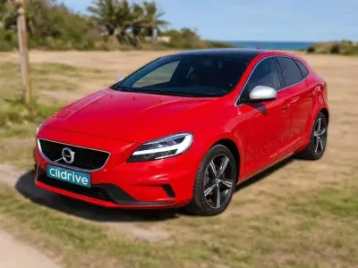 Usado Volvo V40 Momentum 120 CV (88 kW) 2016 Rojo Utilitario