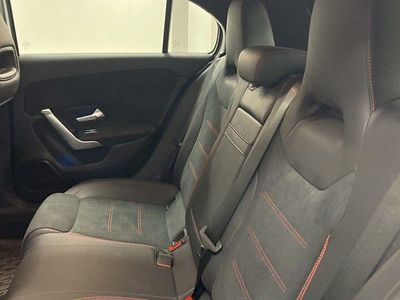 Usado Mercedes A180 AMG line 116 CV (85 kW) 2024 Plateado