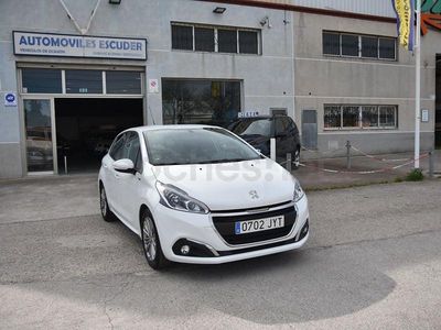 Usado Peugeot 208 Style 75 CV (55 kW) 2017 Blanco Utilitario