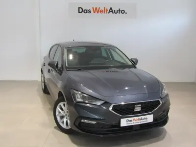 Usado Seat Leon Style 110 CV (80 kW) 2021 Gris