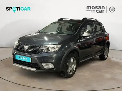 Usado Dacia Sandero Essentiel 90 CV (66 kW) 2019 Gris Berlina